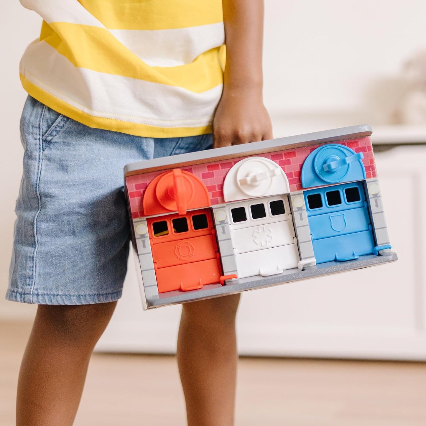 New Melissa & Doug Wooden Rescue Vehicles and Garage Play Set (7 Pieces) - Kidsy