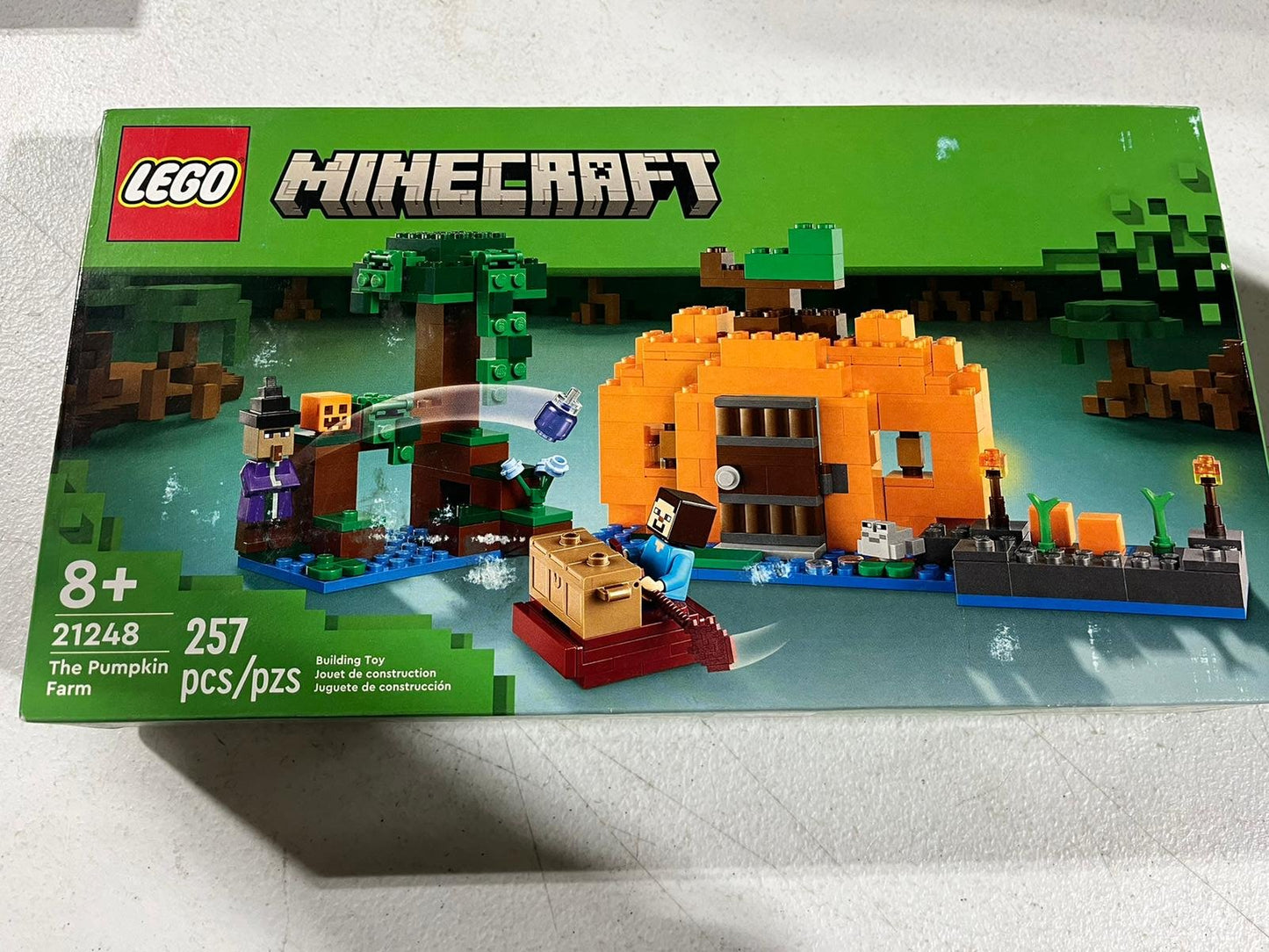 New LEGO Minecraft The Pumpkin Farm 21248 Building Toy