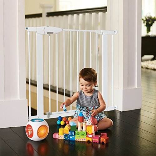 Munchkin® Easy Close Pressure Mounted Baby Gate (White - 35x29.5 Inch)