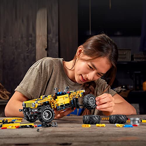 New LEGO Technic Jeep Wrangler 4x4 Toy Car 42122