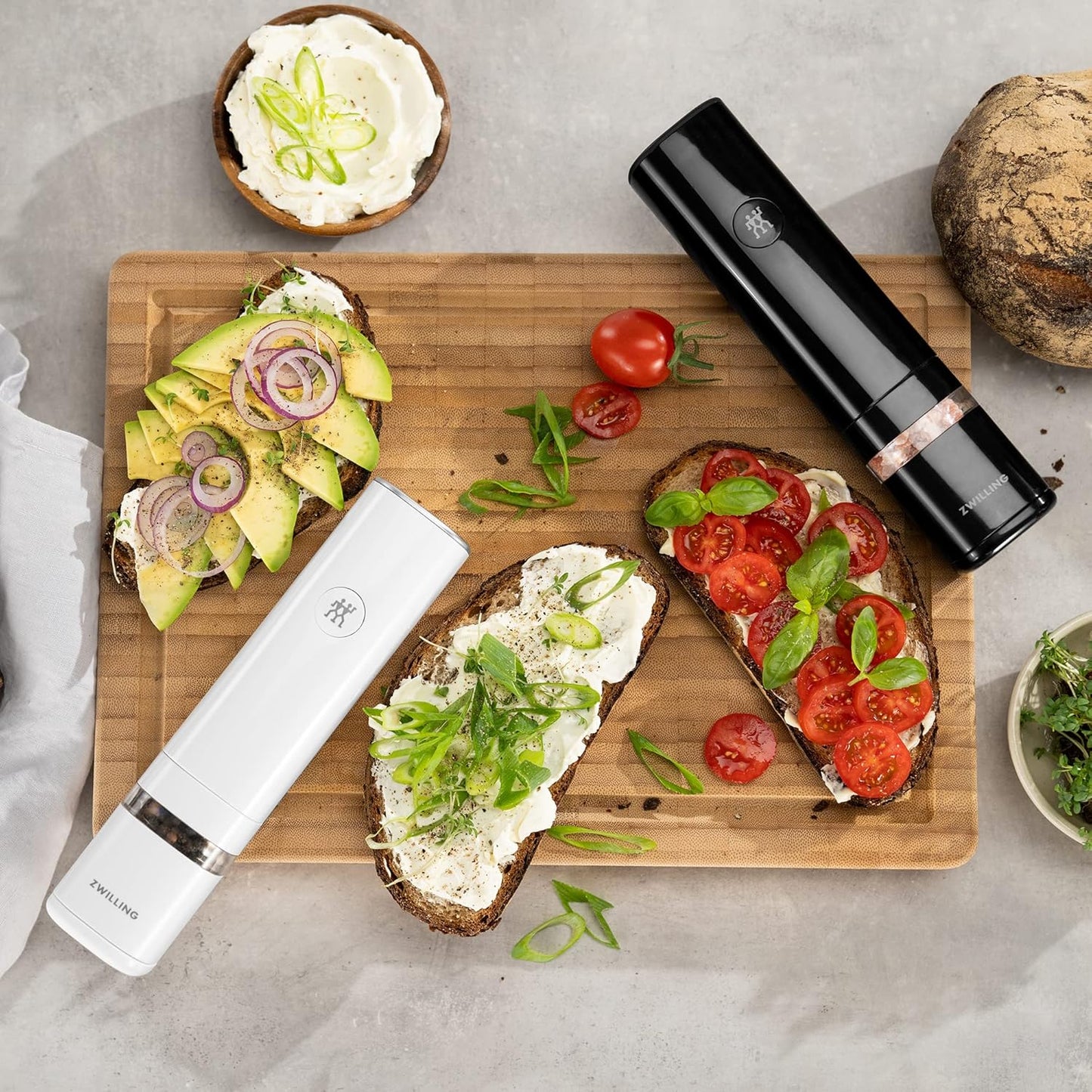 New ZWILLING Enfinigy 2-pc Electric Salt/Pepper Mill Set (Black/White)