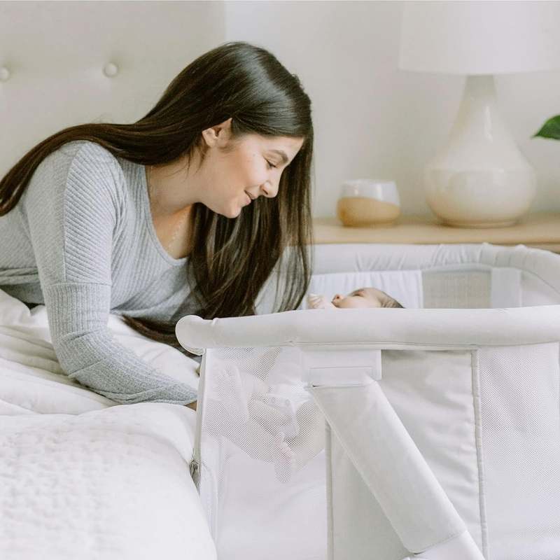 New Baby Delight Beside Me Dreamer Bassinet Bedside Sleeper (Driftwood Gray) - Kidsy