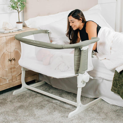 New Baby Delight Beside Me Dreamer Bassinet & Bedside Sleeper (Sage) - Kidsy