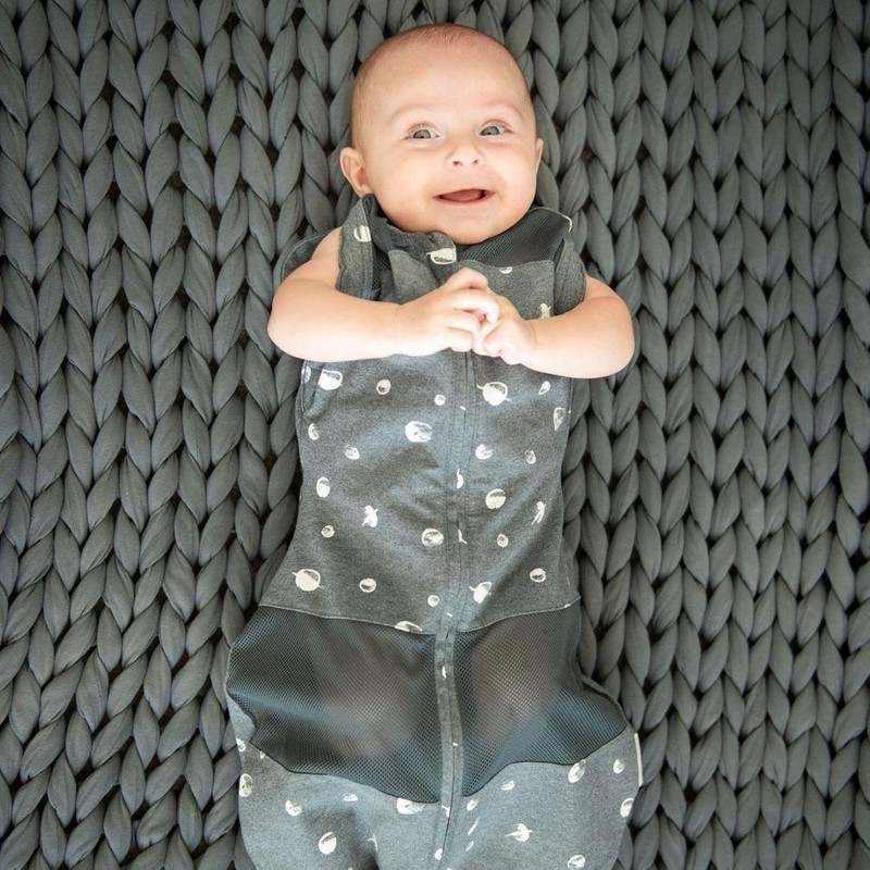 New Happiest Baby Sleepea 5 - Second Swaddle (Graphite Planets - Medium) - Kidsy
