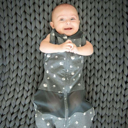 New Happiest Baby Sleepea 5 - Second Swaddle (Graphite Planets - Medium) - Kidsy