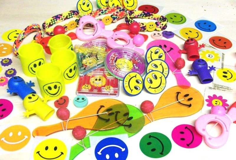 New Rhode Island Novelty 4.5" Smile Paddle Ball (1 Dozen) - Kidsy
