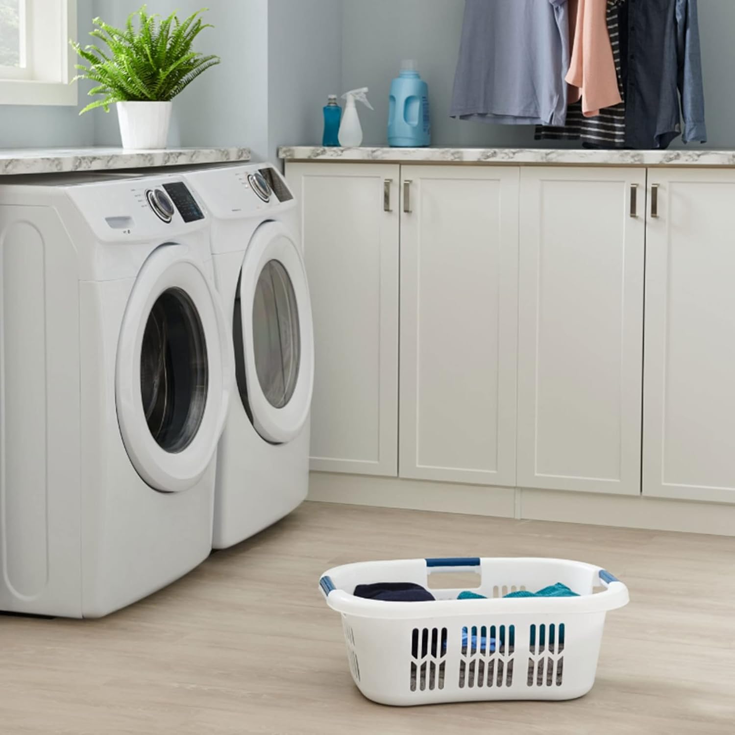 Rubbermaid Laundry Basket XL Hip - Hugger Basket 2.1 - Bushel (White) - Kidsy