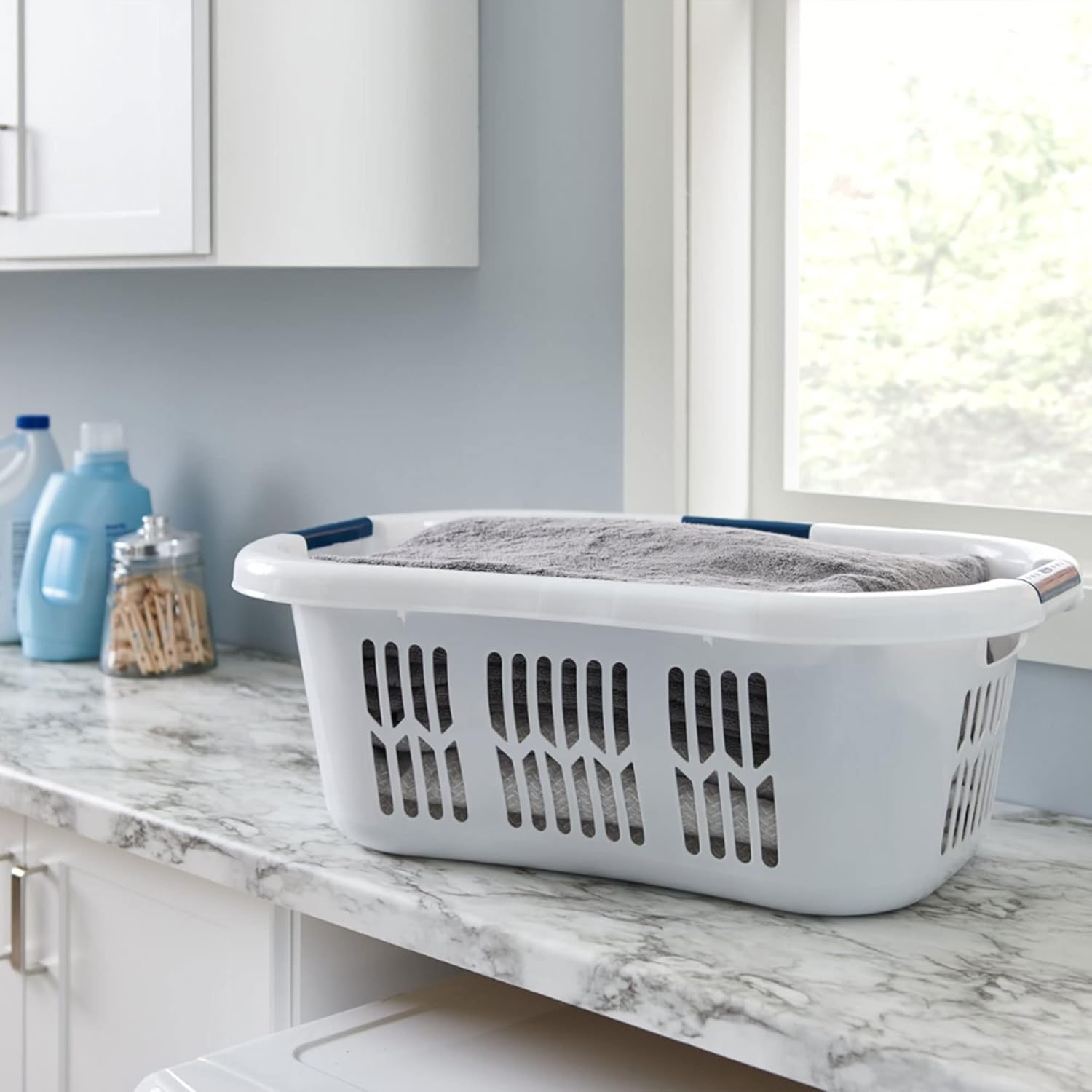 Rubbermaid Laundry Basket XL Hip - Hugger Basket 2.1 - Bushel (White) - Kidsy